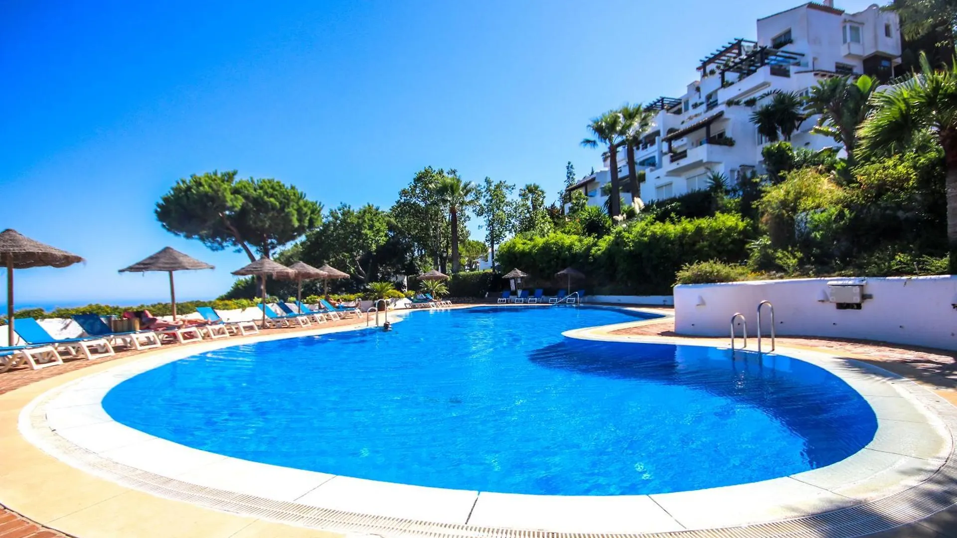 Three Bedroom Apartment La Mairena Elviria Malaga  Ojen