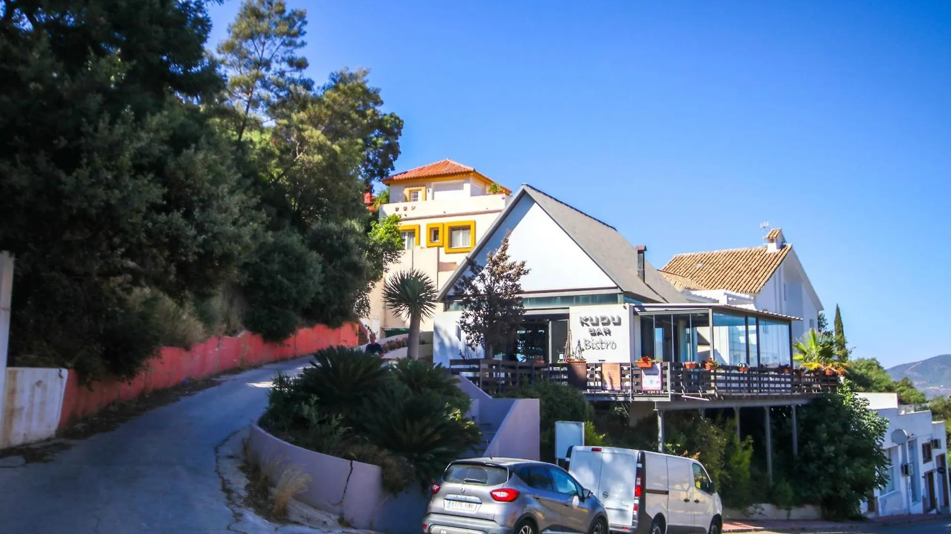 Three Bedroom Apartment La Mairena Elviria Malaga