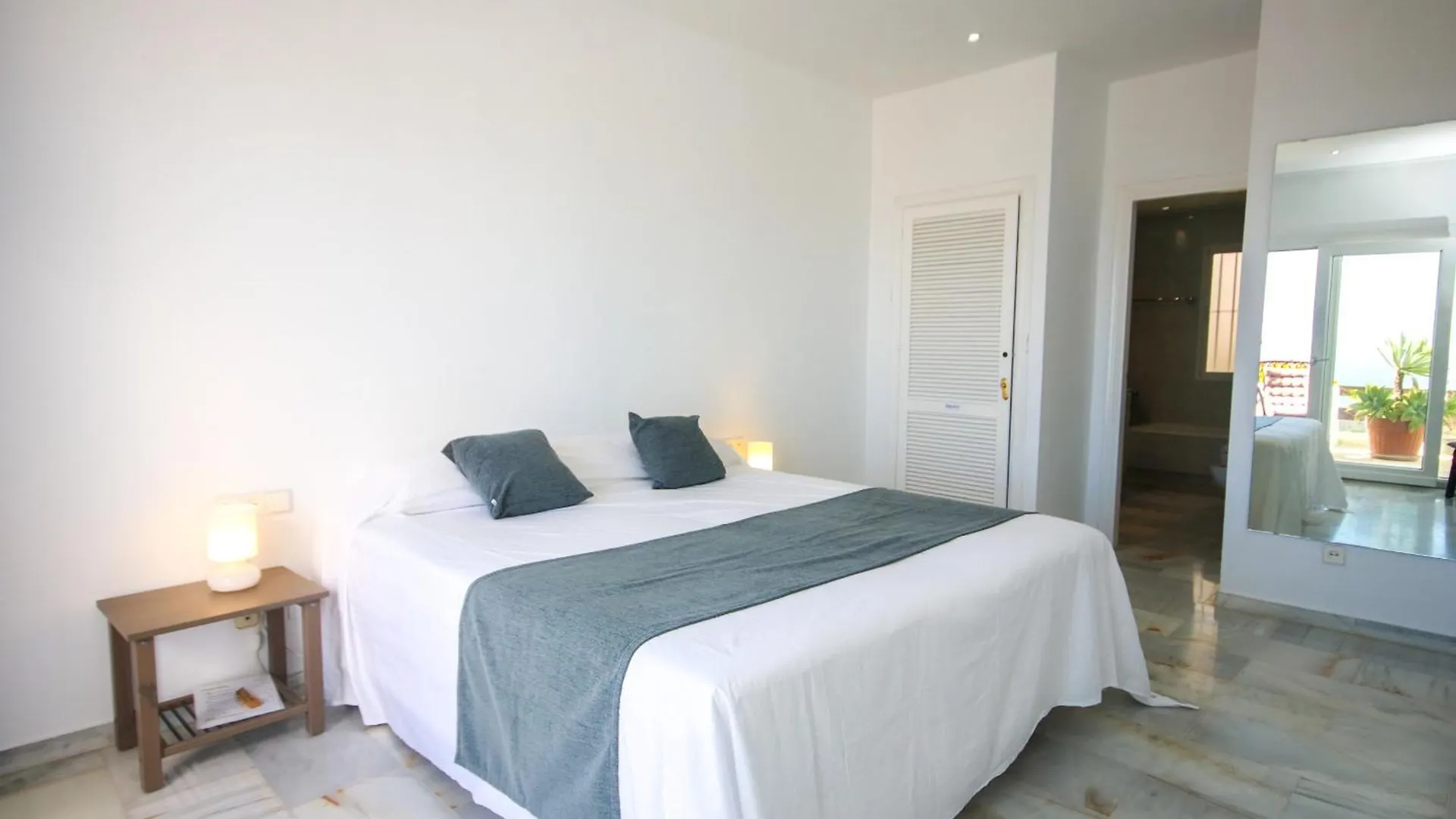 Three Bedroom Apartment La Mairena Elviria Malaga 0*, Ojen