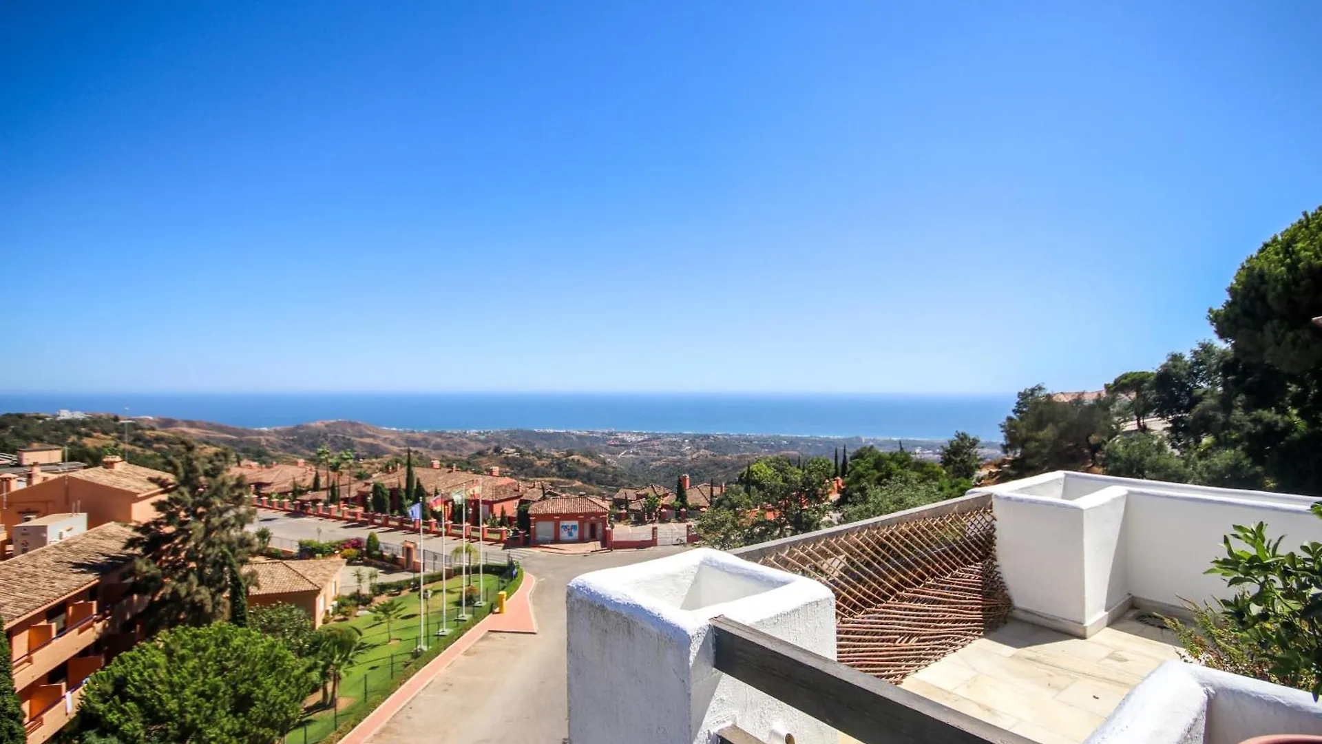 Three Bedroom Apartment La Mairena Elviria Malaga Ojen