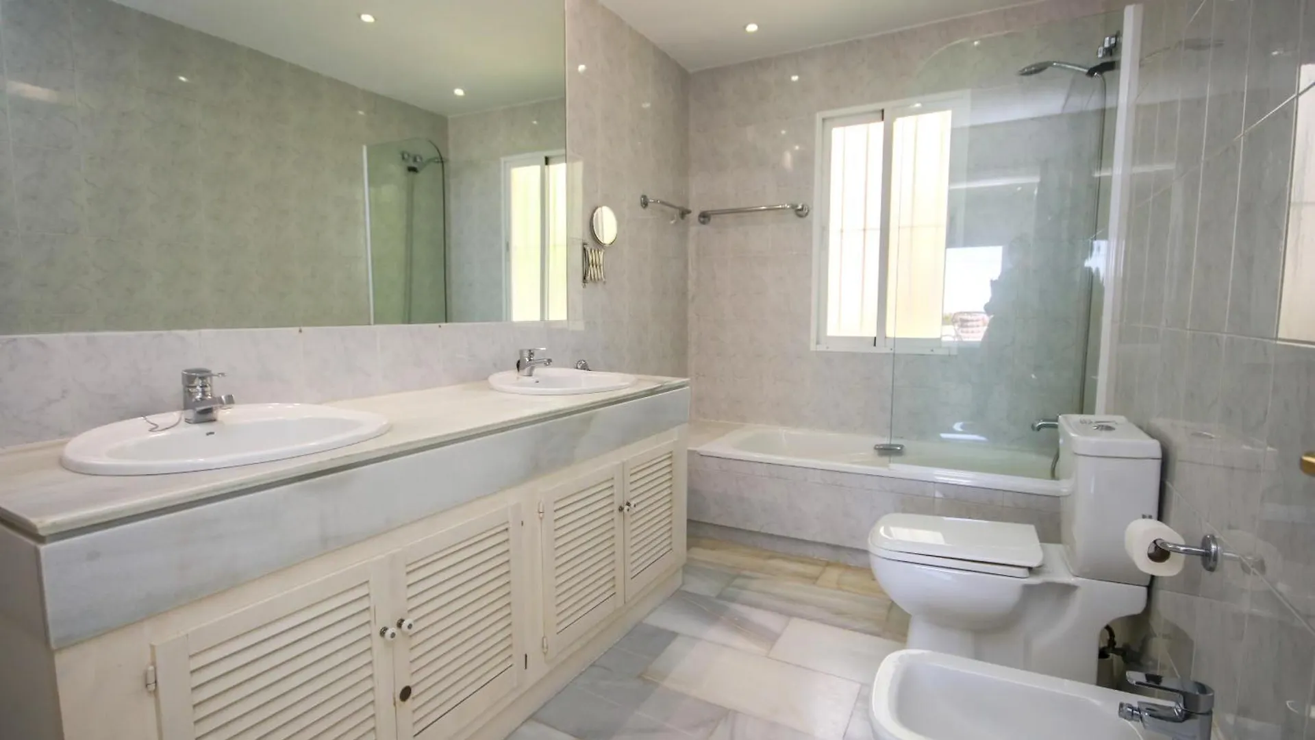 Three Bedroom Apartment La Mairena Elviria Malaga Ojen