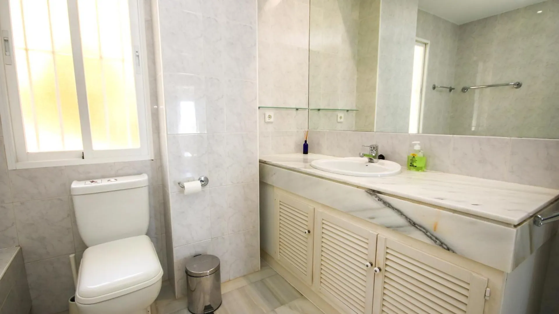 Three Bedroom Apartment La Mairena Elviria Malaga