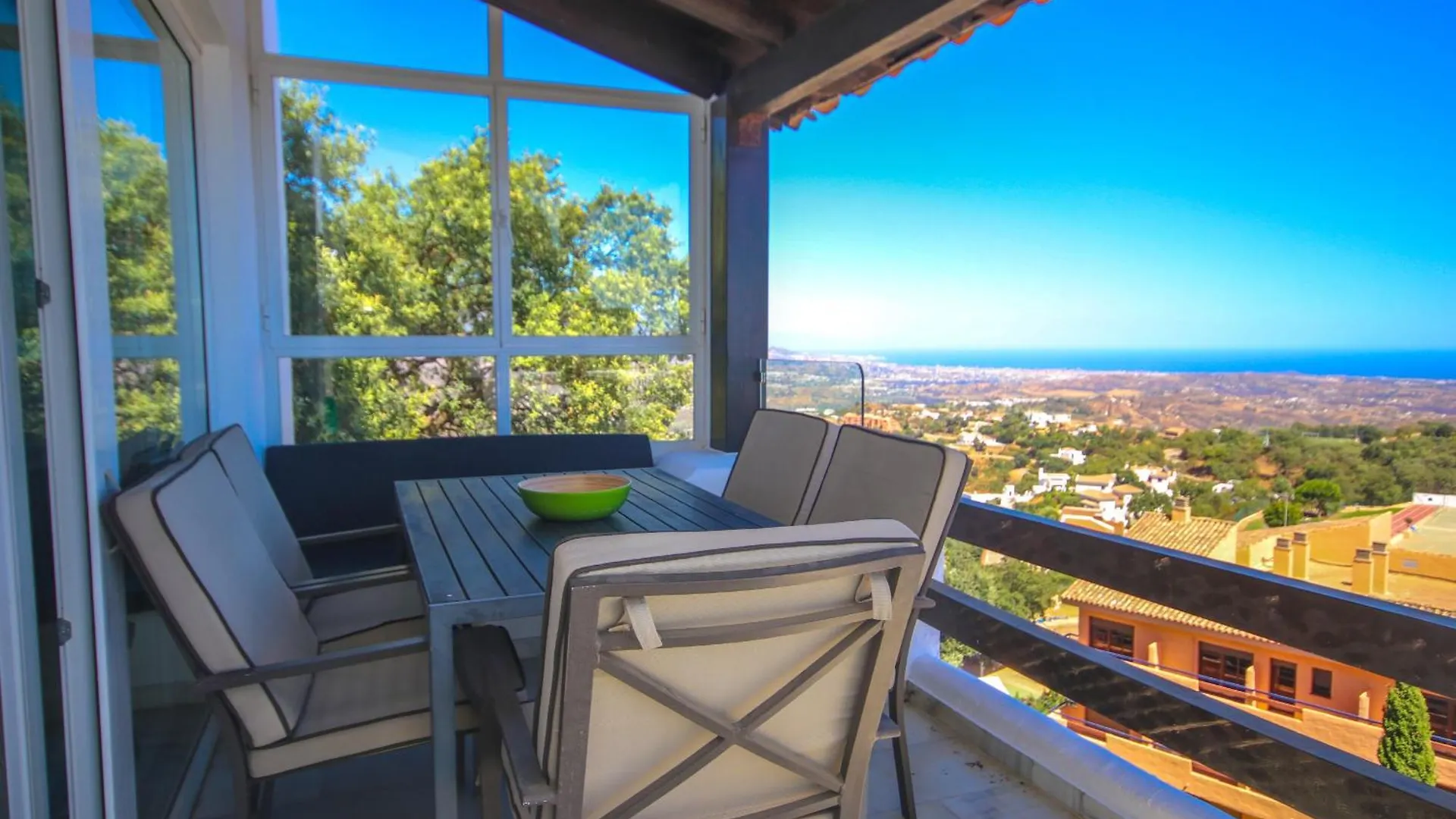 Three Bedroom Apartment La Mairena Elviria Malaga 0*, Ojen