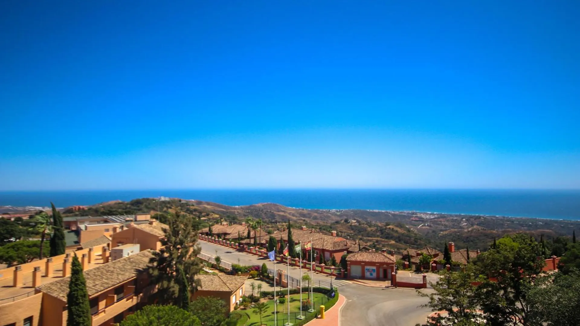 Three Bedroom Apartment La Mairena Elviria Malaga Spain