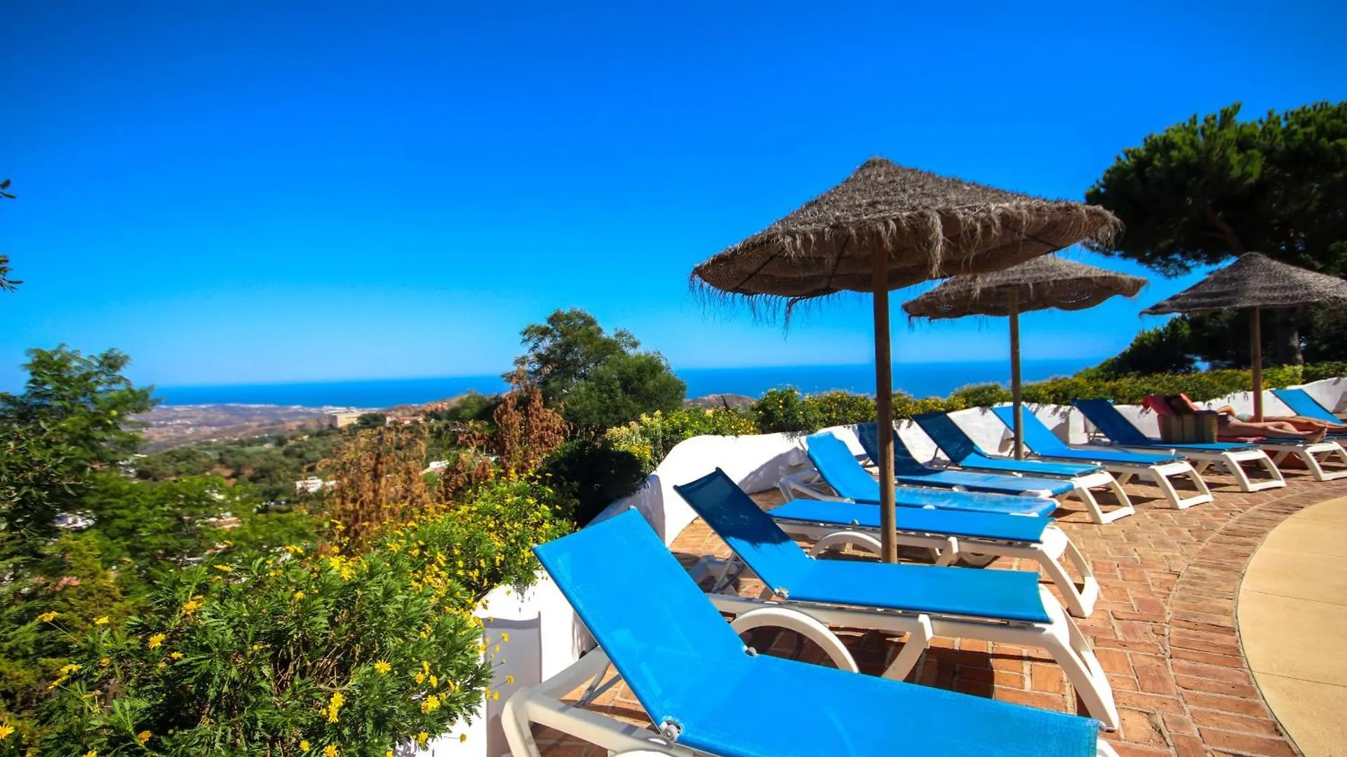 Three Bedroom Apartment La Mairena Elviria Malaga Ojen