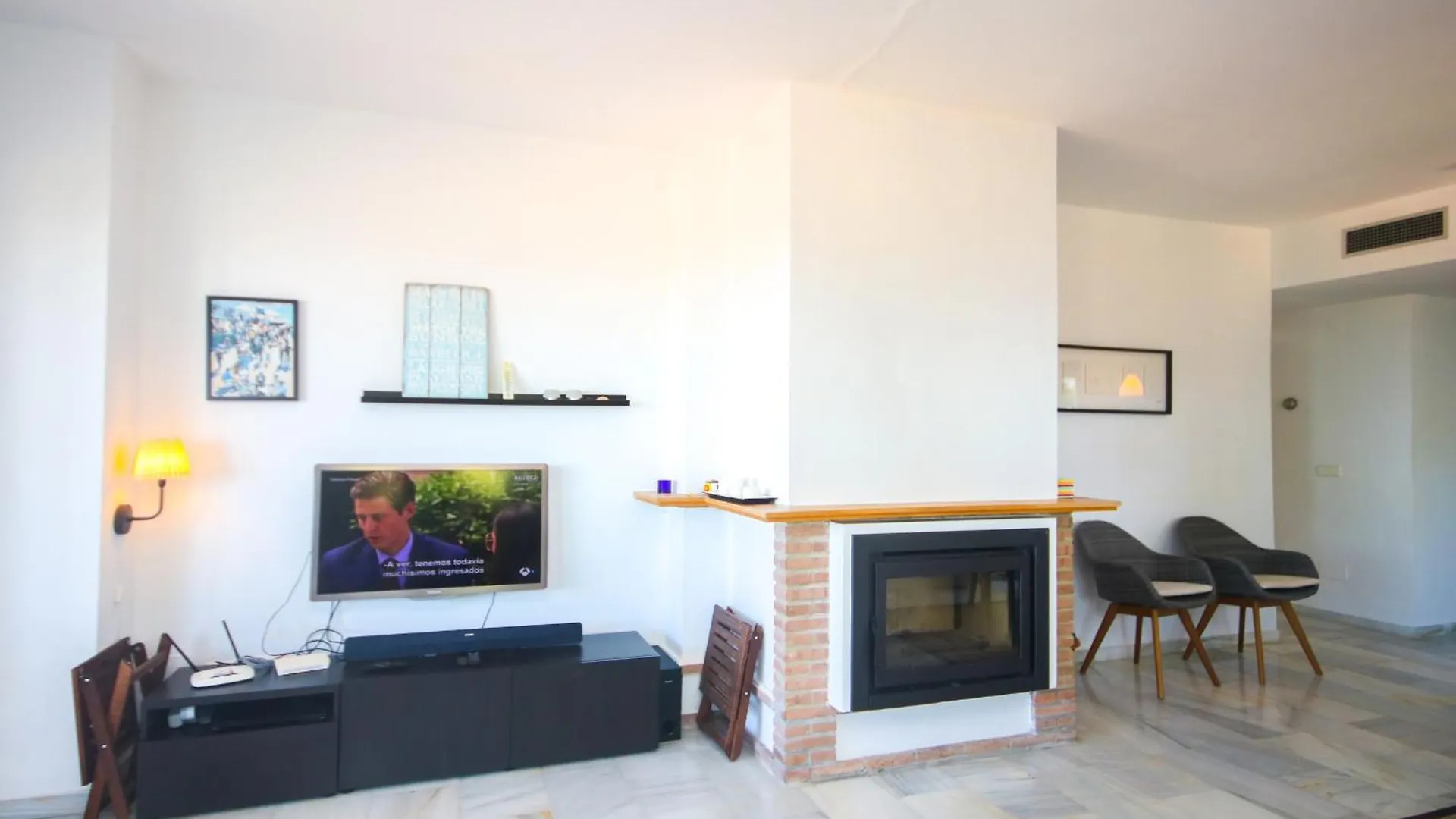 Three Bedroom Apartment La Mairena Elviria Malaga