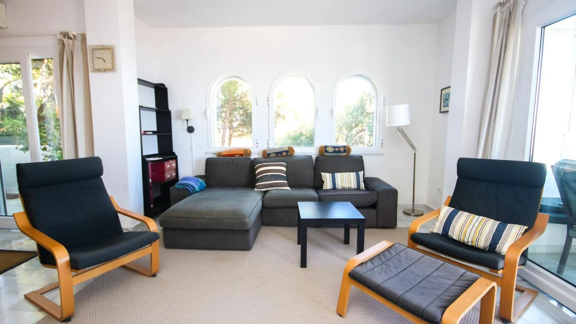 Three Bedroom Apartment La Mairena Elviria Malaga