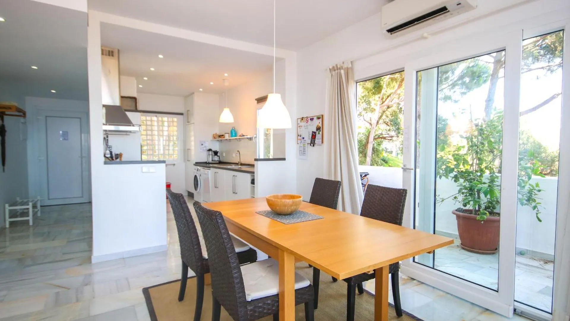 Three Bedroom Apartment La Mairena Elviria Malaga