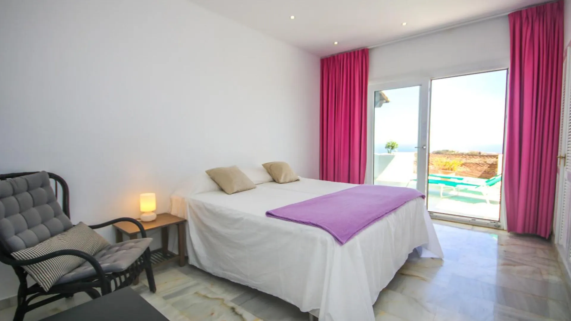 Three Bedroom Apartment La Mairena Elviria Ojen