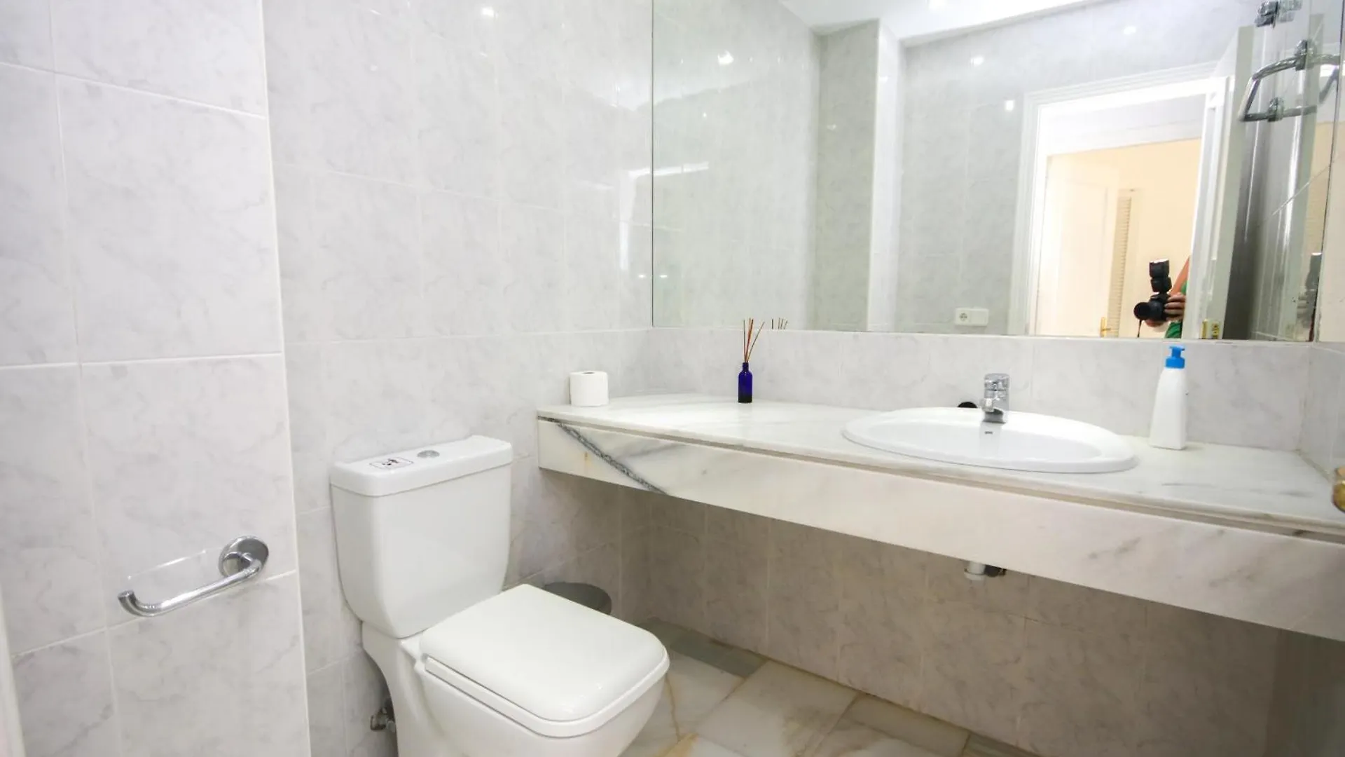 Three Bedroom Apartment La Mairena Elviria Ojen